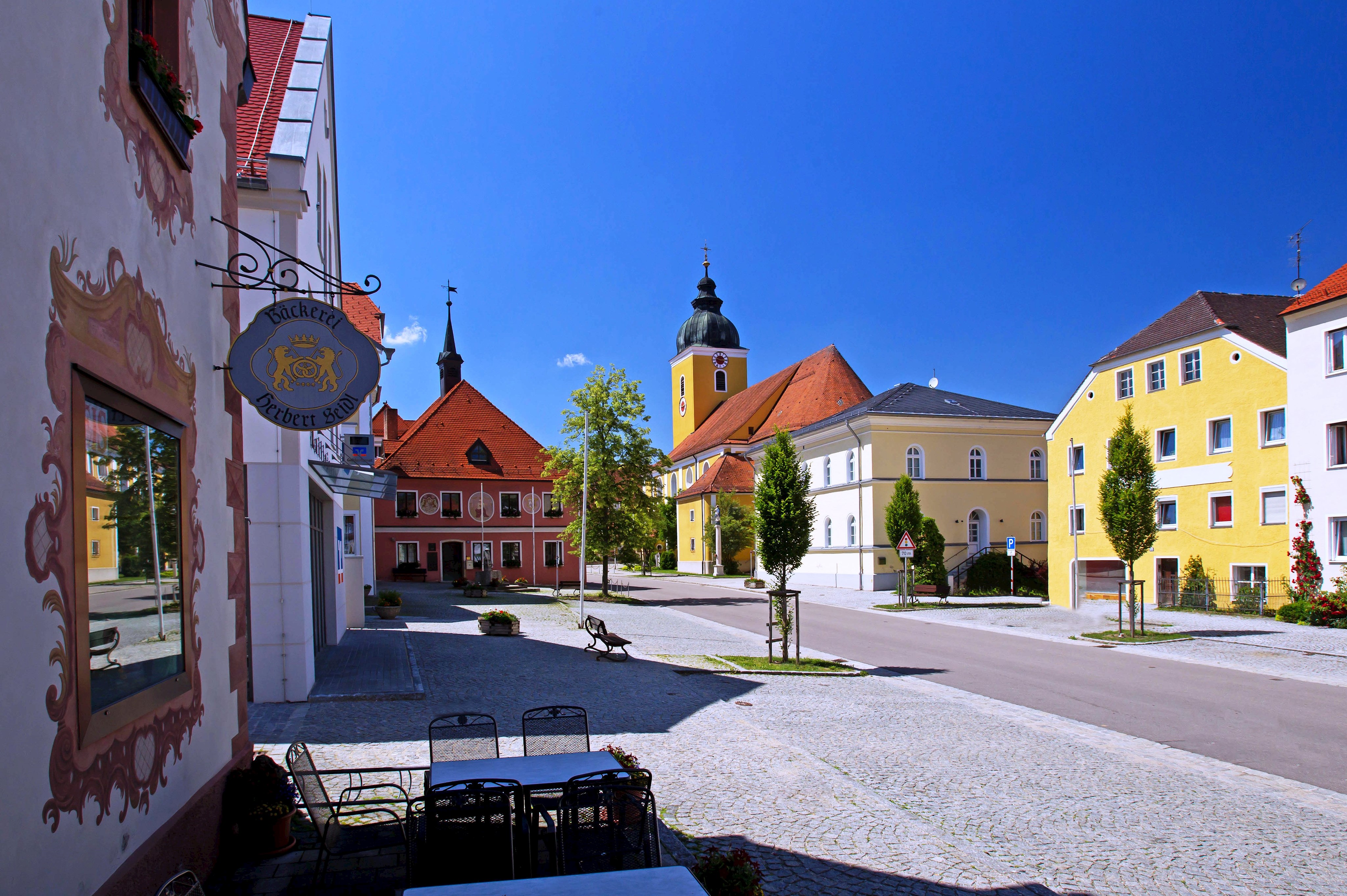 Labertal Beratzhausen Marktplatz 1.jpg